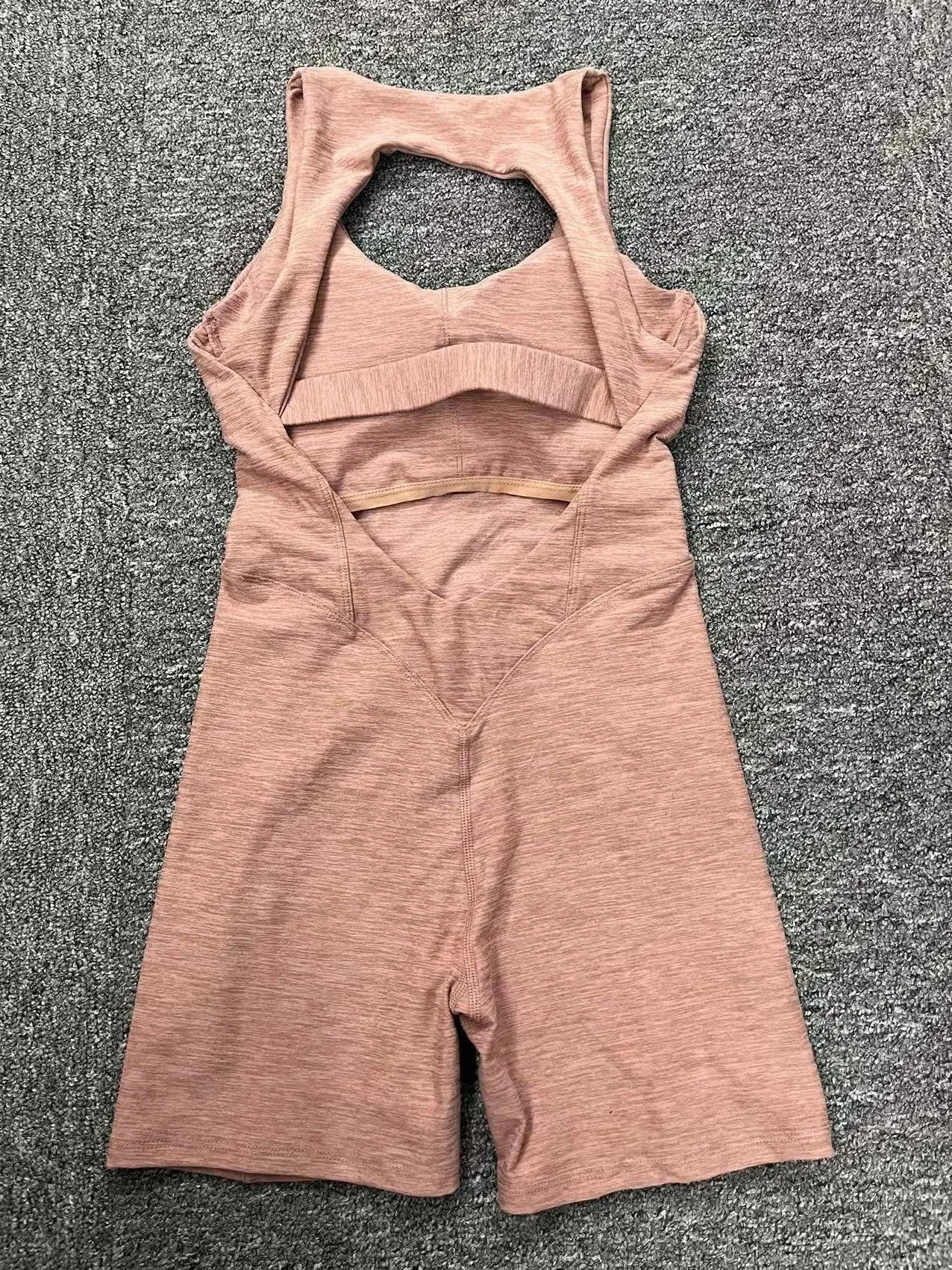 Seamless Yoga Sets Sports Fitness High Waist Hip-lifting Shorts Backless Shockproof Bra Suits Workout Gym Shorts Sets for Women